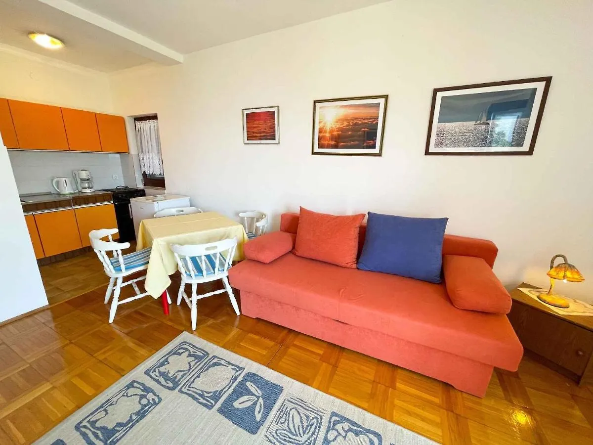 Apartments In Jadranovo 42257